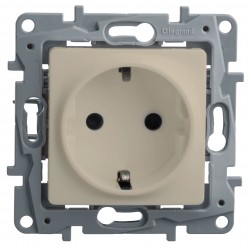 Розетка 2К+З, 16А, со шторками, цвет слоновая кость, Legrand Etika 672322