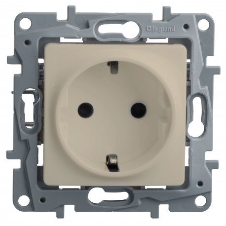 Розетка 2К+З, 16А, со шторками, цвет слоновая кость, Legrand Etika 672322