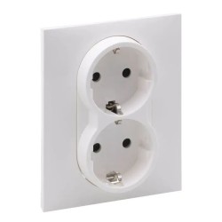 Розетка 2-а с з/к и шторками (пруж.клеммы) 16А/250V белый, SUNO Legrand 721126